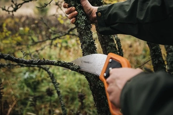 Fiskars SW47 Bahçe Testeresi D Kollu 65cm - 2