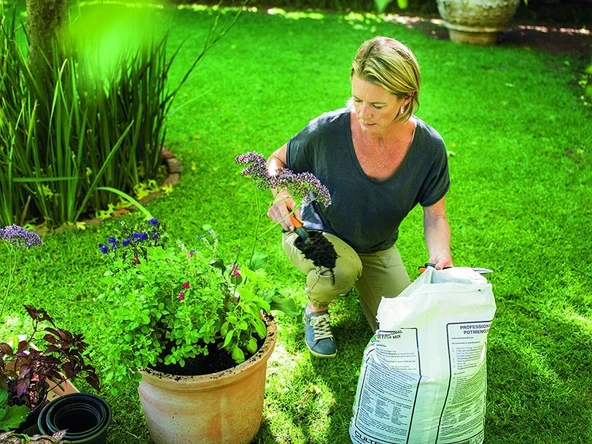 Fiskars 137200 Premium Saksı Küreği 32cm - 4