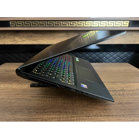 Monster Tulpar T7 V19.2 İKİNCİ EL i7 8750H 32GB 1TB SSD RTX2070 17.3" FHD - 6