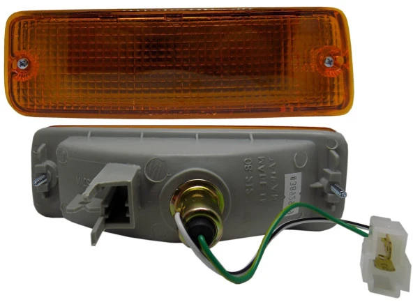 Tampon Sinyali Sağ Hilux 1989-1997 LN85 ürün görseli 1
