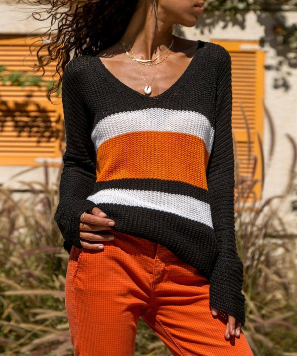 Kadın Siyah V Yaka Renk Bloklu Kazak ürün görseli 1