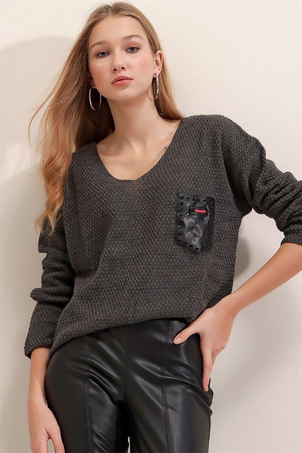 Kadın Antrasit V Yaka Pirinç Örgü Cepli Kazak