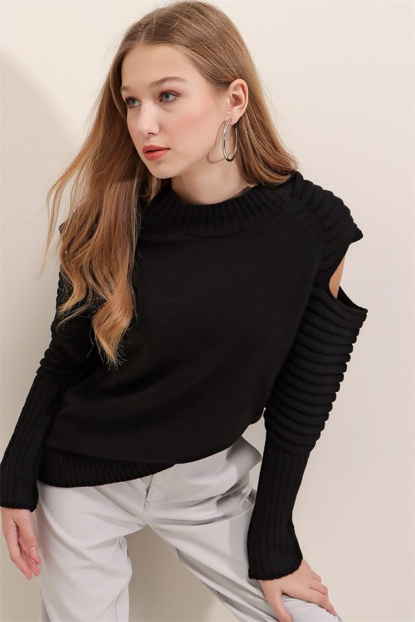 Kadın Siyah Omzu Açık Kazak - Resim 3