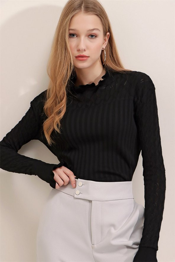 Kadın Siyah Ajurlu Boğazlı Kol Detaylı Kazak - 3