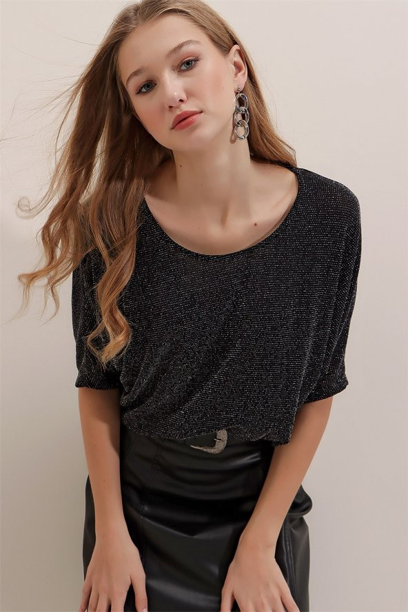 Kadın Siyah Simli Kayık Yaka Kazak