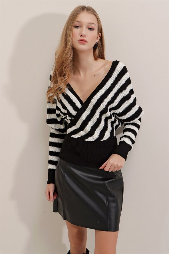 Kadın Çizgili Kruvaze Yaka Kazak - 3
