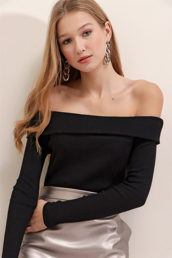 Kadın Siyah Madonna Yaka Bluz ürün görseli 1