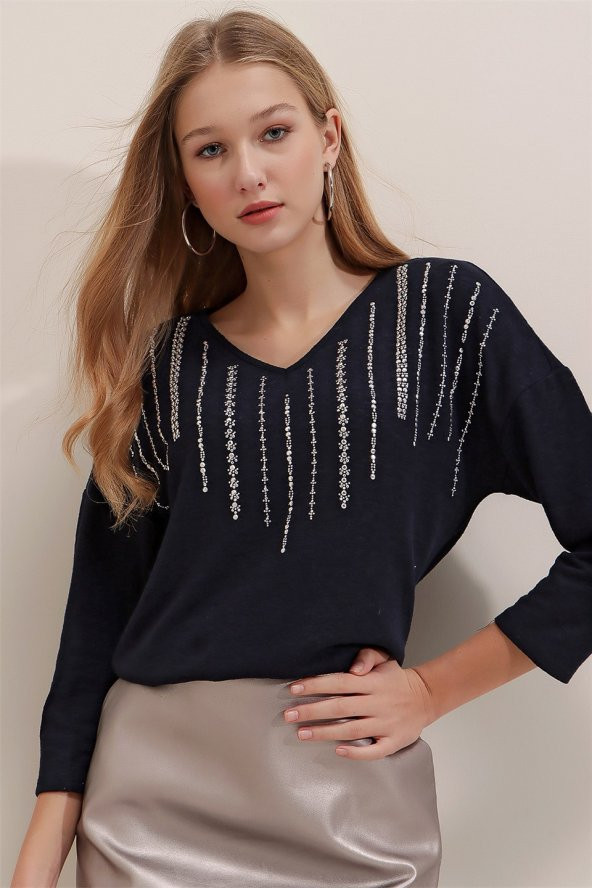 Kadın Lacivert V Yaka Gümüş Metal Baskılı Bluz - 2
