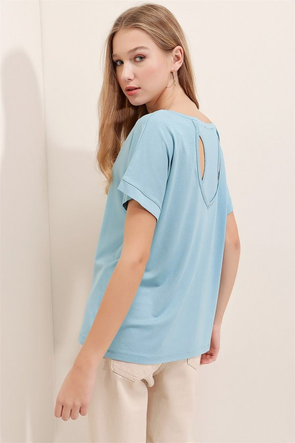 Kadın Bebe Mavi Kayık Yaka Sırt Detaylı Bluz - 3