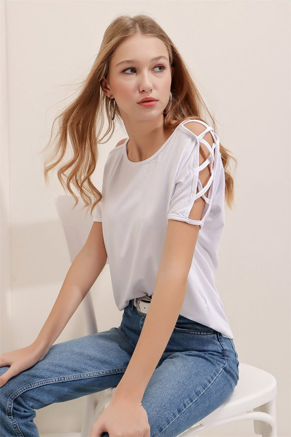 Kadın Beyaz Kayık Yaka Kol Detaylı Bluz - 4