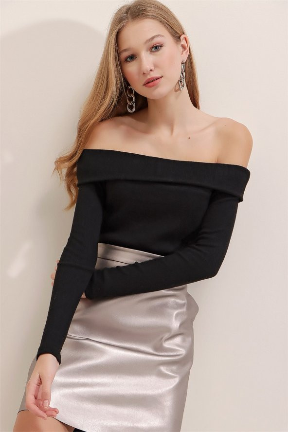 Kadın Siyah Madonna Yaka Bluz - Resim 4