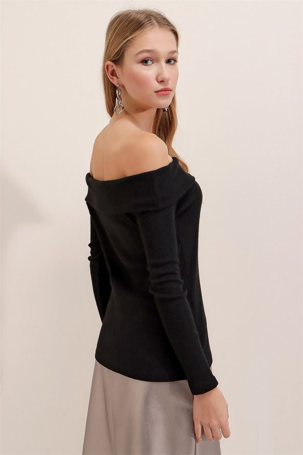 Kadın Siyah Madonna Yaka Bluz - Resim 5
