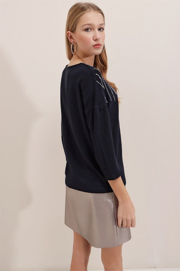 Kadın Lacivert V Yaka Gümüş Metal Baskılı Bluz - 5