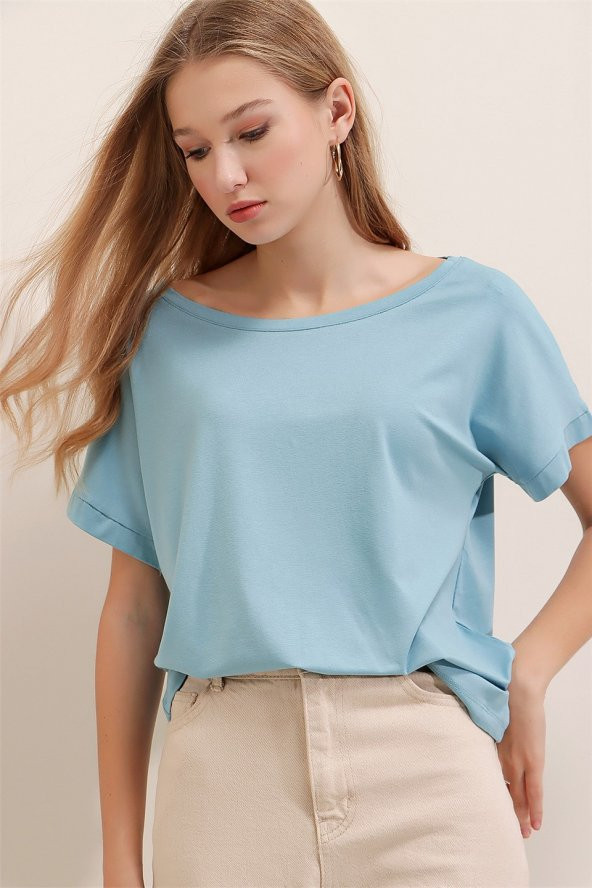 Kadın Bebe Mavi Kayık Yaka Sırt Detaylı Bluz - 5