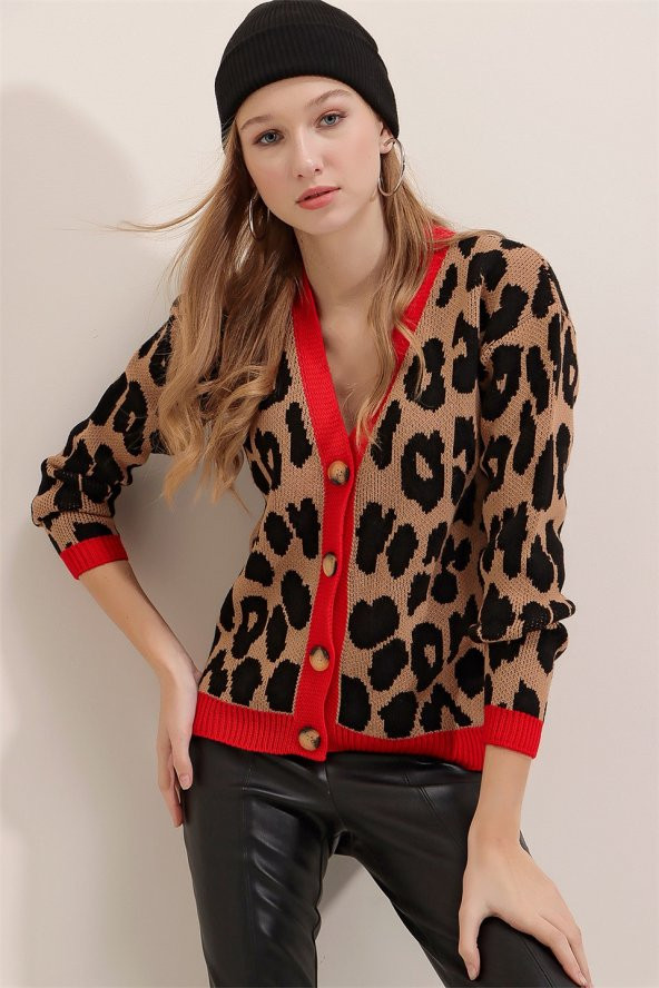 Kadın Mercan Düğme Detaylı Leopar Desenli Hırka - 2