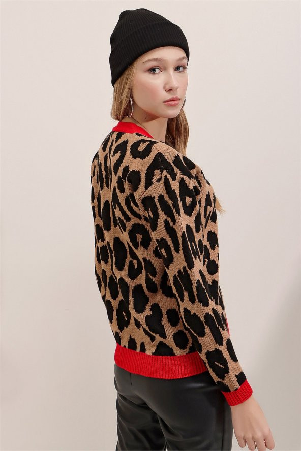 Kadın Mercan Düğme Detaylı Leopar Desenli Hırka - 5