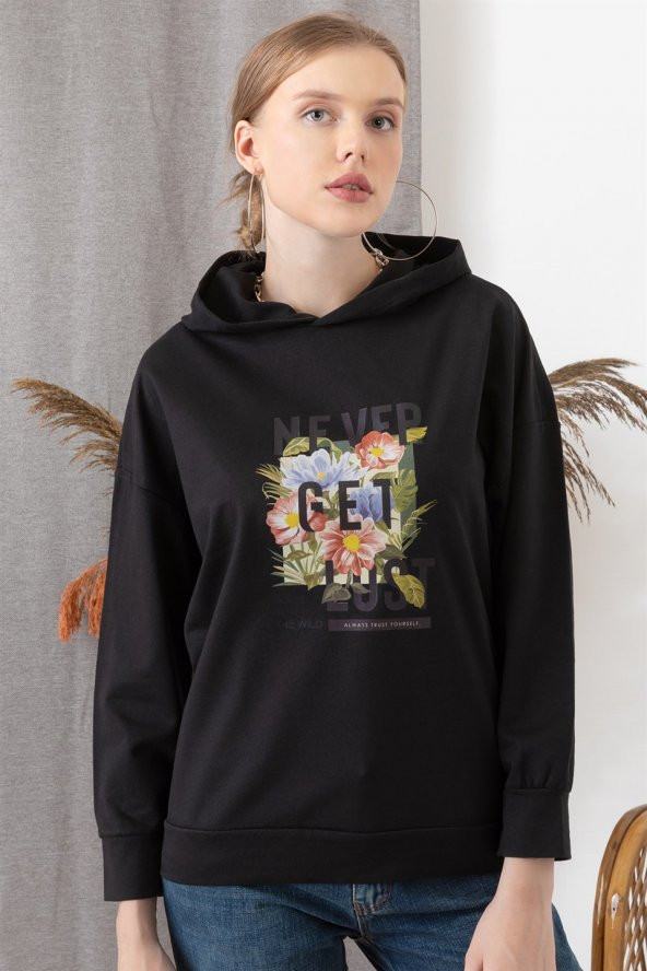 Kadın Siyah Çiçek Baskılı Kapüşonlu Sweatshirt