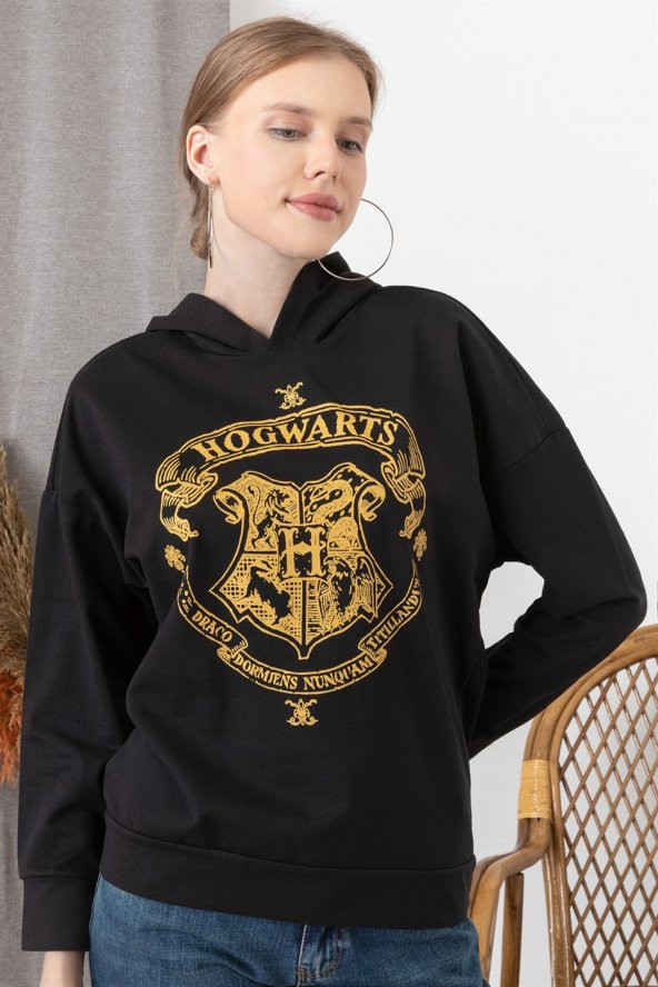 Kadın Siyah Hogvarts Baskılı Kapüşonlu Sweatshirt