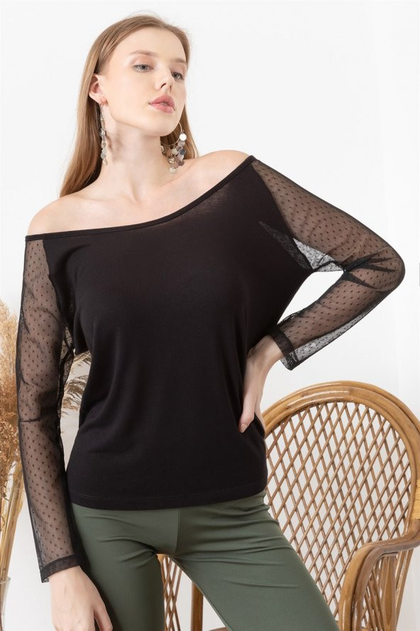 Kadın Siyah Kayık Yaka Kolu Tüllü Bluz