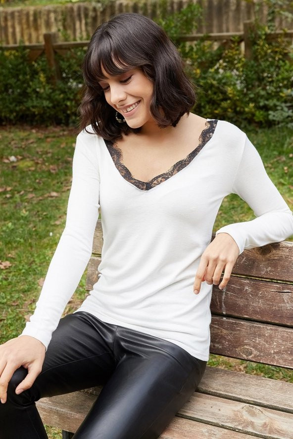 Kadın Dantel Detaylı V Yaka Ekru Bluz - 2