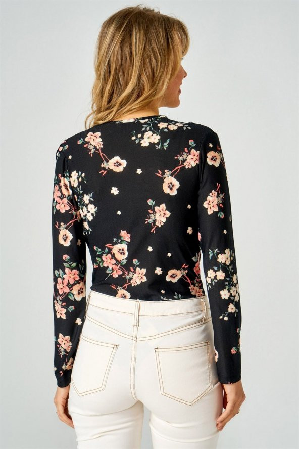 Kadın Çiçek Desenli Kruvaze Yaka Siyah Bluz - 3