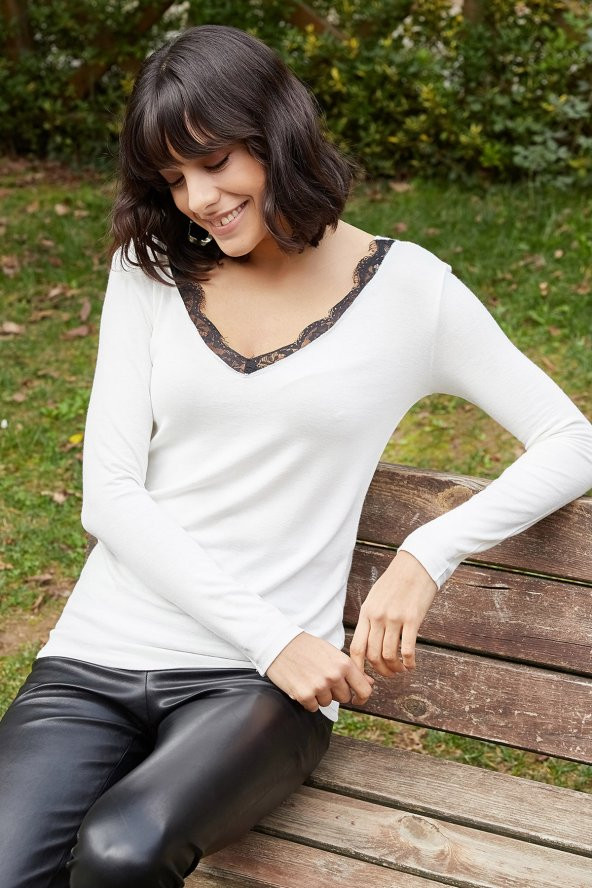 DANTEL DETAYLI V YAKA BLUZ