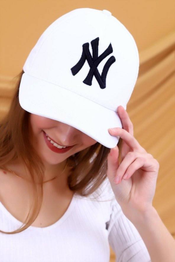 NY Nakışlı Kırmızı Siyah Kadın Şapka - 10