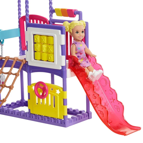 Orjinal Barbie Skipper Tırman ve Keşfet Kaydıraklı, Salıncaklı ve Kum Havuzlu Oyun Alanı Barbie Bebek Bakıcısı - Resim 3