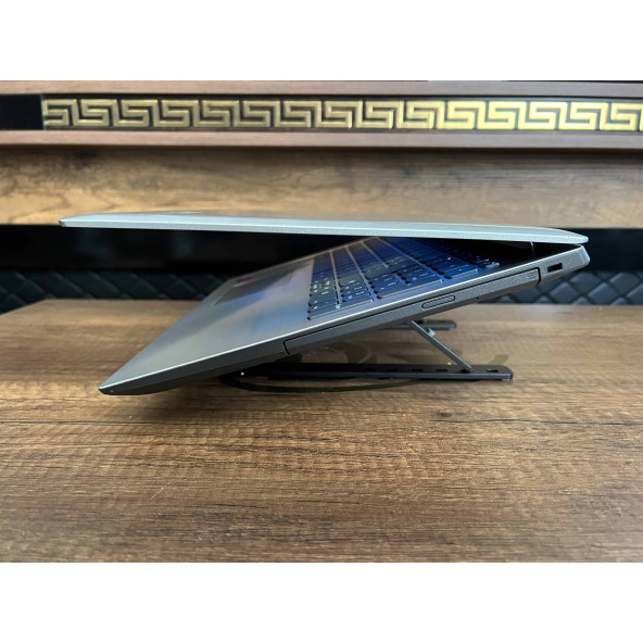 Lenovo Ideapad 330-15IKB 81DE0053TX İKİNCİ EL i5 8250U 8GB RAM 1TB HDD 15.6" HD - 7
