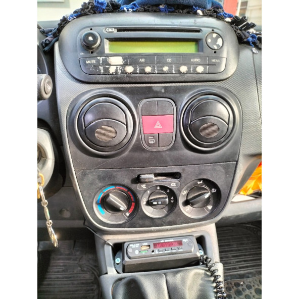 Class Usb-402 Çakmak Girişli Usb,sd,aux,mp3,bt Model Araç İçi Telefon Görüşmelidir. - 2
