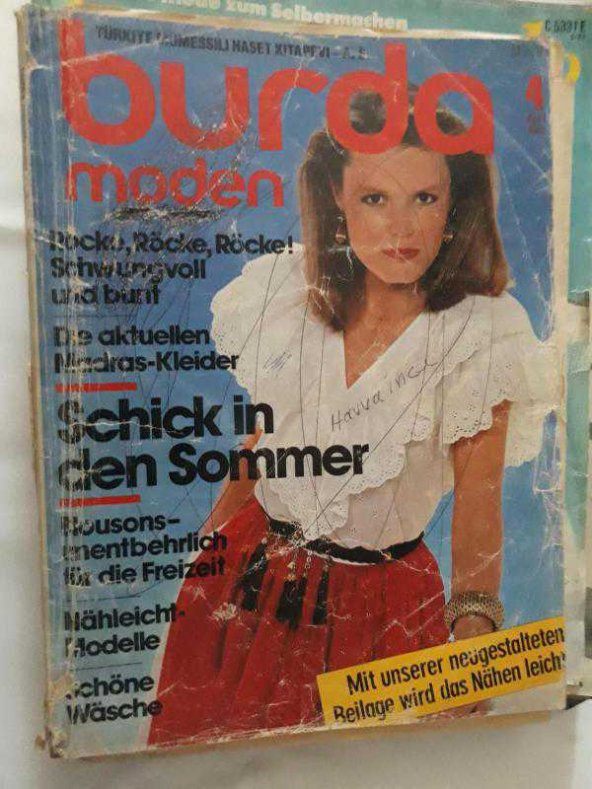 BURDA MODEN APRIL 1982-1 ADET PATRONU VAR  (kitap ikinciel dir)
