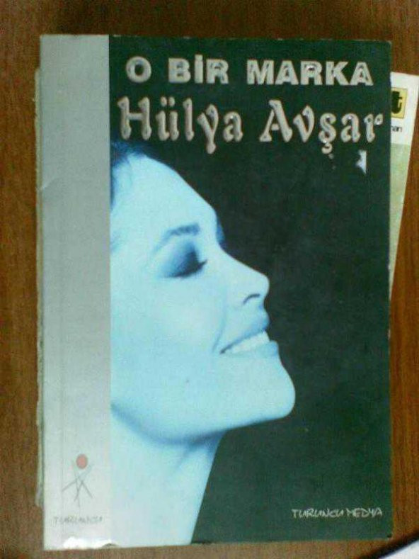 O BİR MARKA HÜLYA AVŞAR