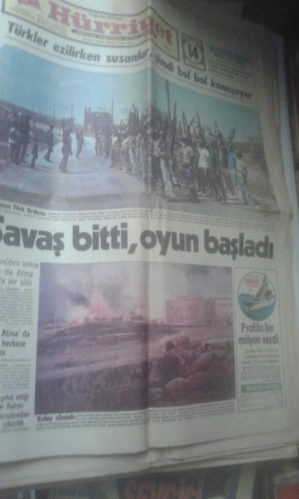 HÜRRİYET 18 AĞUSTOS 1974 PAZAR SAVAŞ BİTTİ,OYUN BAŞLADI*PASAPORT SKANDALI BÜYÜYOR*MÜCAHİT TEKİNİN BABAANNESİ ÖLMÜŞ,KARDEŞİ YARALANMIŞTI AMA NE GAM,MEHMETÇİK GELMİŞTİ - 1