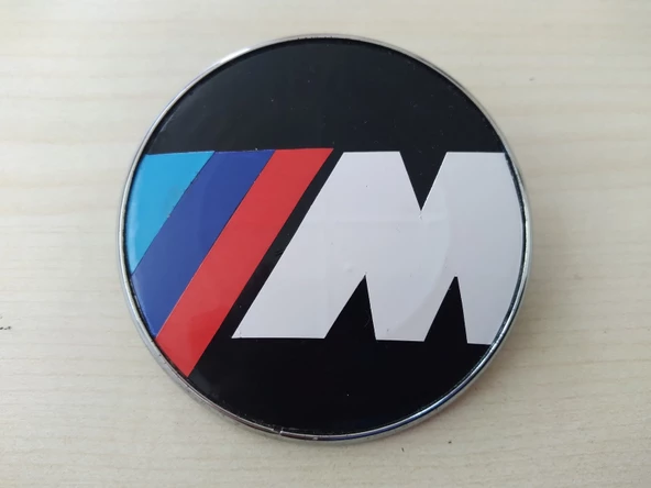 3M KAPUT ARMASI YUVARLAK 7,5x7,5CM TIRNAKLI SİYAH BMW ÖN ARMA, 3M LOGOSU ürün görseli