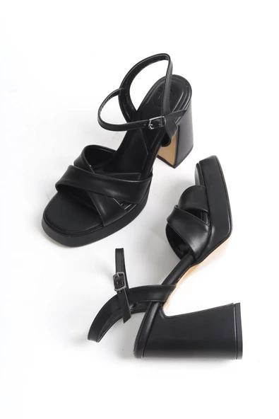 Sahra Siyah Çapraz Bantlı Kalın Platform Topuklu Ayakkabı ürün görseli
