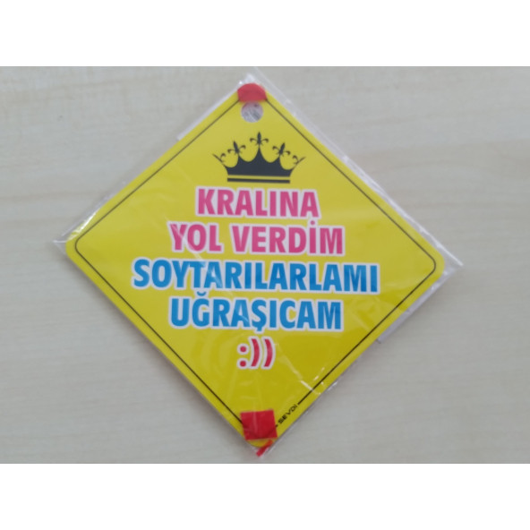 CAM İÇİ SARI DEKOR PLAKA KARE KRALINA YOL VERDİM (11x11cm) YAPIŞTIRMALI (Dekor Levha) SARI PLAKA ürün görseli