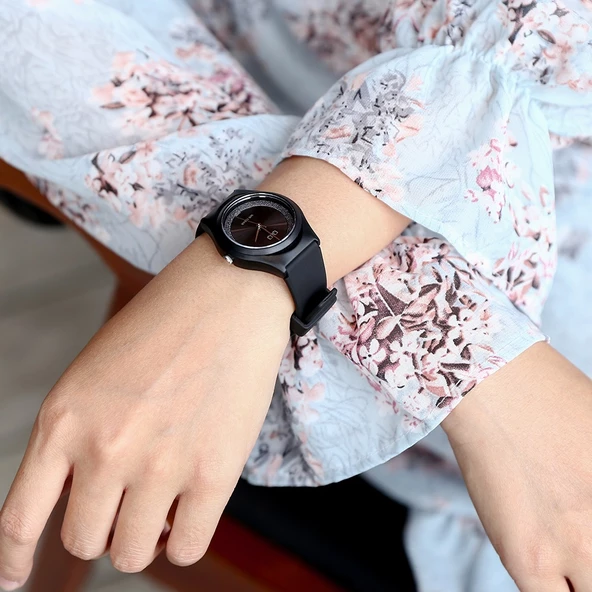 Q&Q VQ86J029Y Su Geçirmez Silikon Kordonlu Kadın Kol Saati - 3