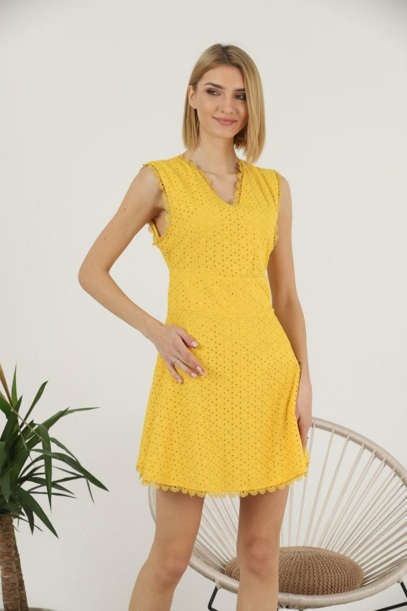 Kadın Sarı Brode V Yaka Eteği Volanlı Şerit Dantel Detaylı Mini Elbise