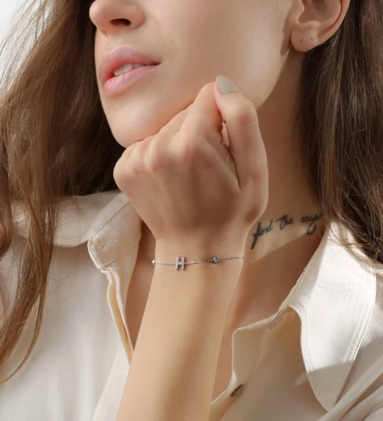 Vaoov 925 Ayar Gümüş Harfli Tektaşlı Bileklik - Resim 3