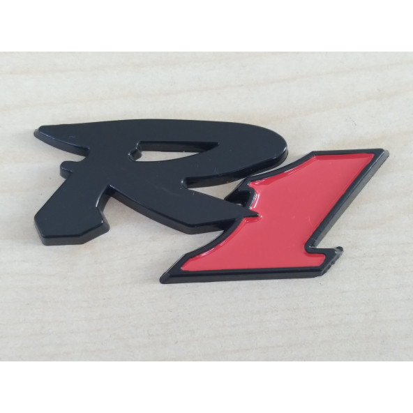R1 ARMASI 6,5x3cm KABARTMA SPORT ARMA SİYAH - R1 LOGOSU, R1 YAZISI