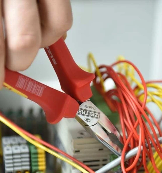 İzeltaş 8795 Elektrikçi Seti 1000V İzoleli 5 Parça - 3