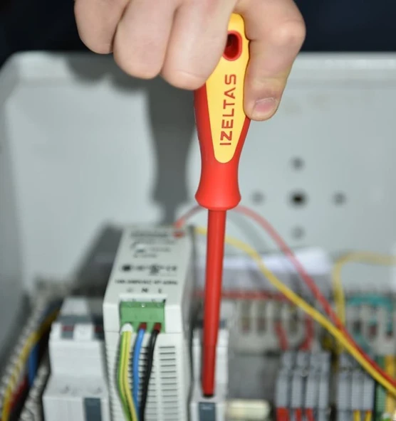 İzeltaş 8795 Elektrikçi Seti 1000V İzoleli 5 Parça - 4