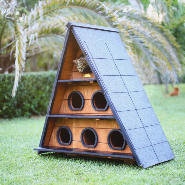 Mandu Ahşap Üçgen Kedi Evi (Büyük Boy)