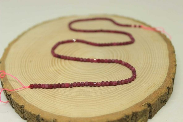 Yakut Taşı Küp Şekilli Dizi 2.5mm ürün görseli