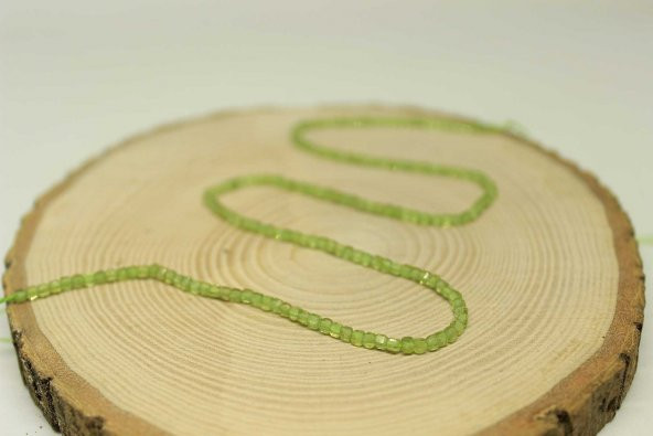 Peridot (Zebercet) Taşı Küp Şekilli Dizi 2.5mm ürün görseli