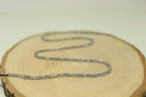 Labradorit Taşı Küp Şekilli Dizi 2.5mm ürün görseli