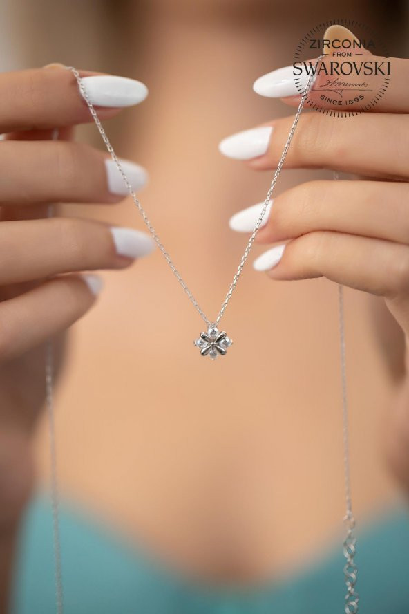 Swarovski Taşlı Dört Taş Model Gümüş Zirconia Kolye