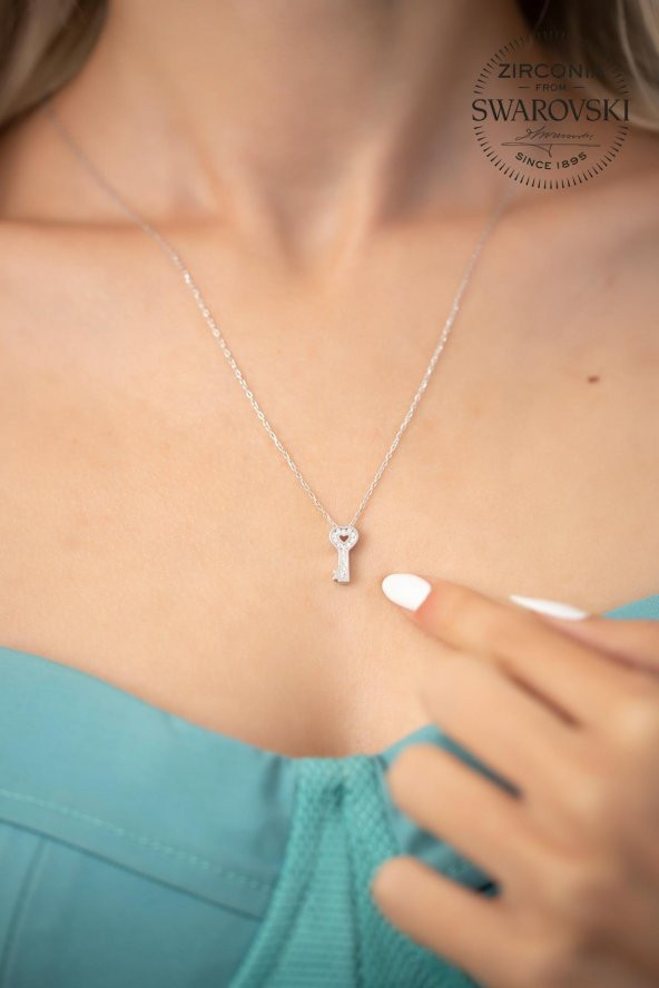 Swarovski Taşlı Kalbin Anahtarı Model Gümüş Zirconia Kolye