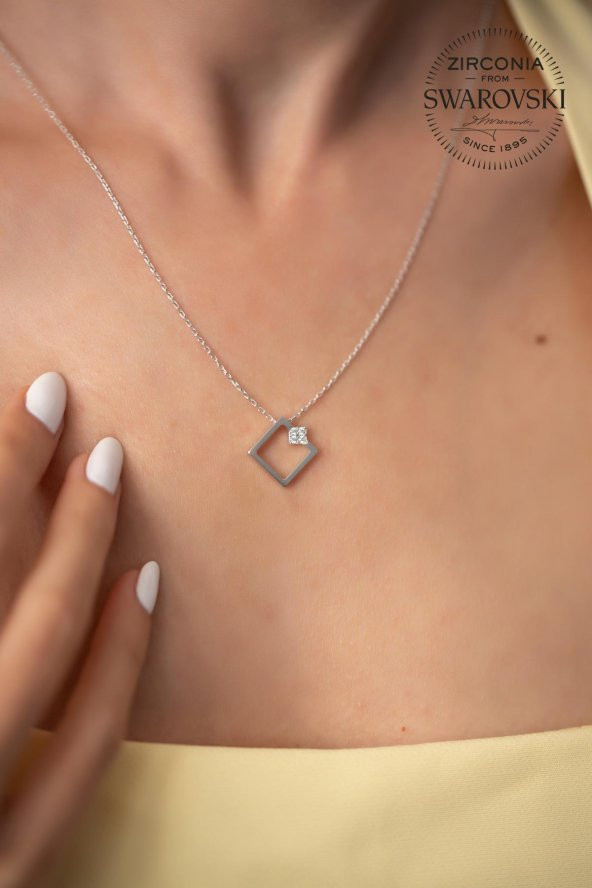 Swarovski Taşlı Kare Model Gümüş Zirconia Kolye