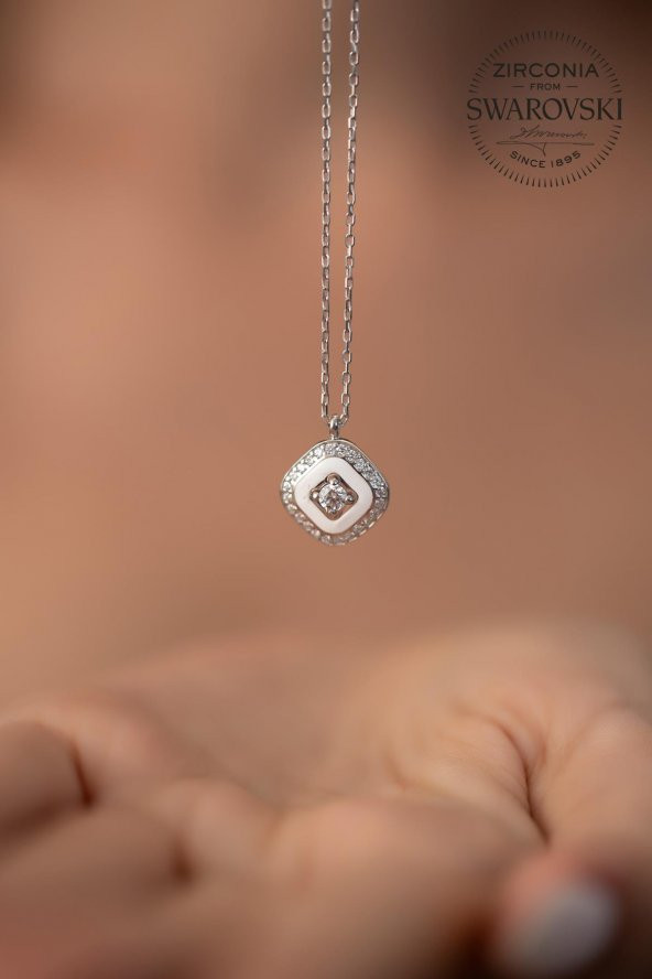 Swarovski Taşlı Kare Model Gümüş Zirconia Kolye